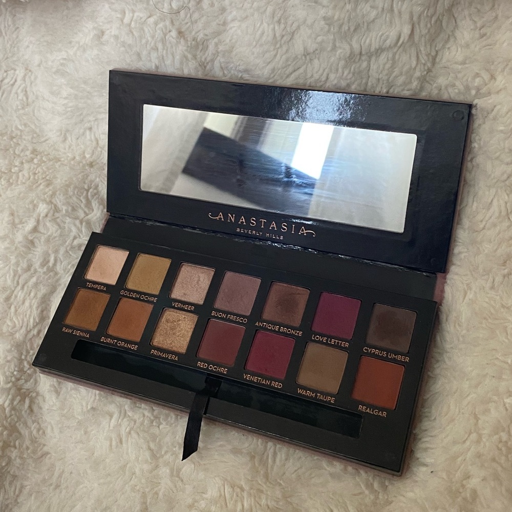 Anastasia Beverly Hills Modern Renaissance eyeshadow palette